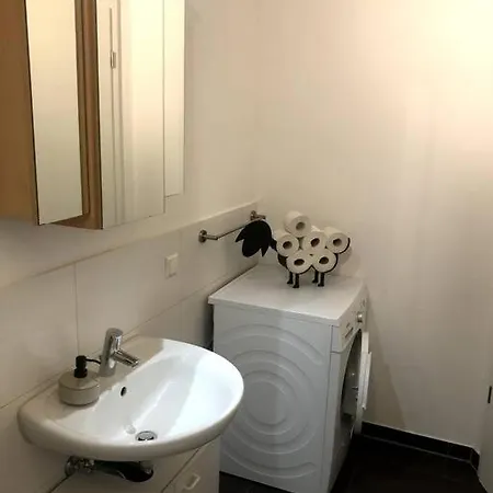 In Gehobener Lage ברוכסל